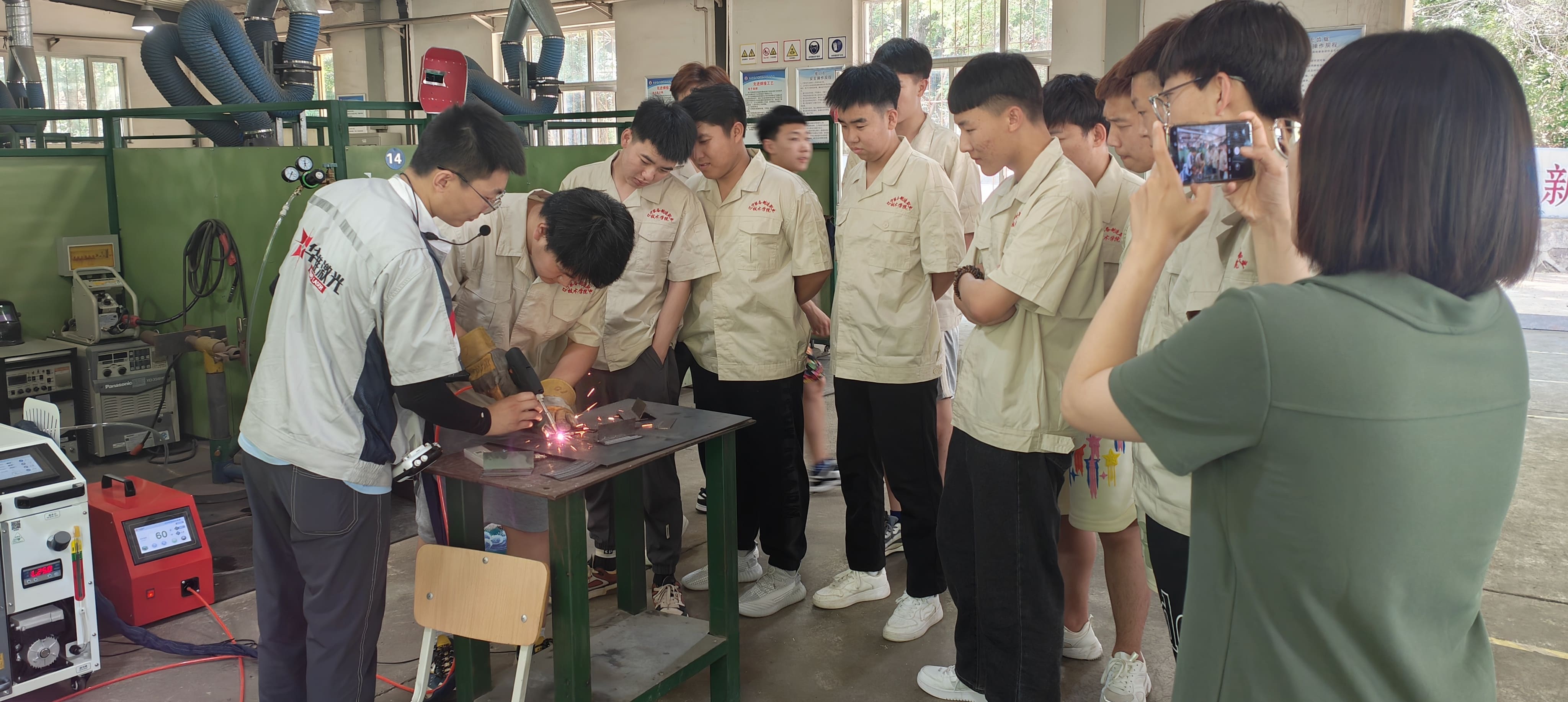 A Huawei Laser 1500 W -os kézi hegesztője növeli a készségképzést a Liaoning Tech College -ban